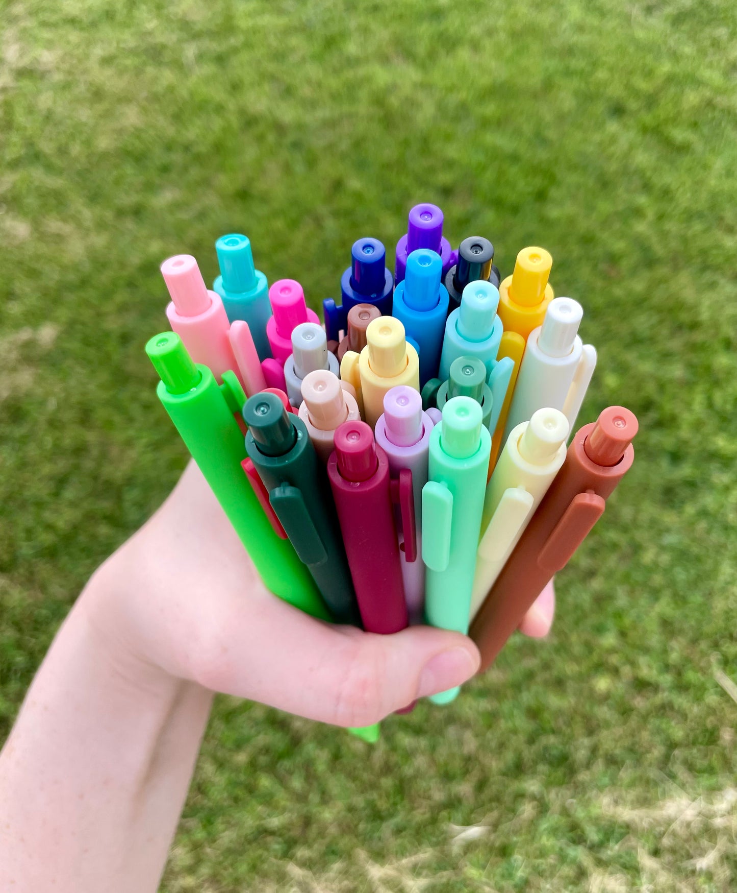Bolígrafos de Colores en Tinta Negra - Paquete Variado