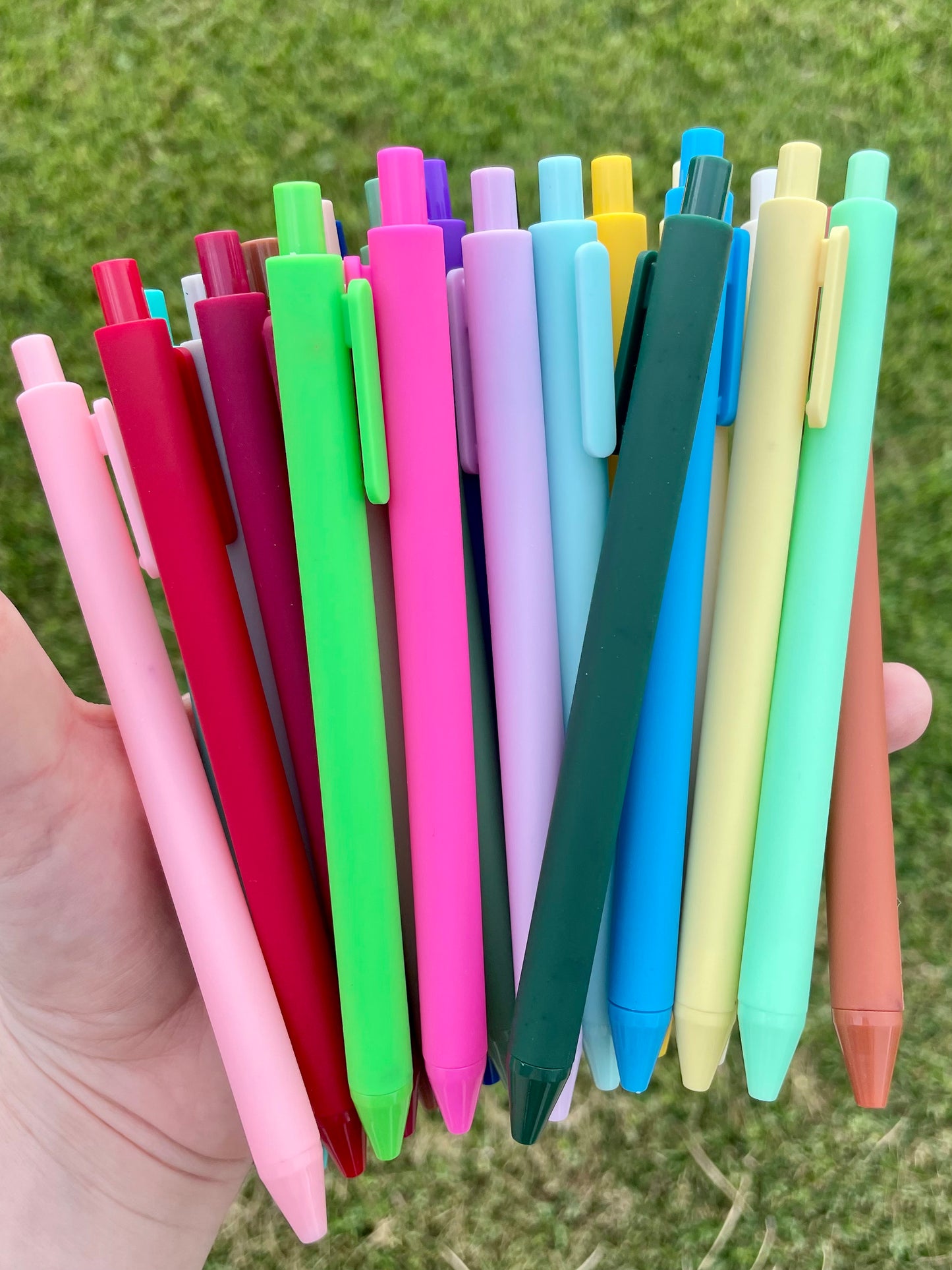 Bolígrafos de Colores en Tinta Negra - Paquete Variado