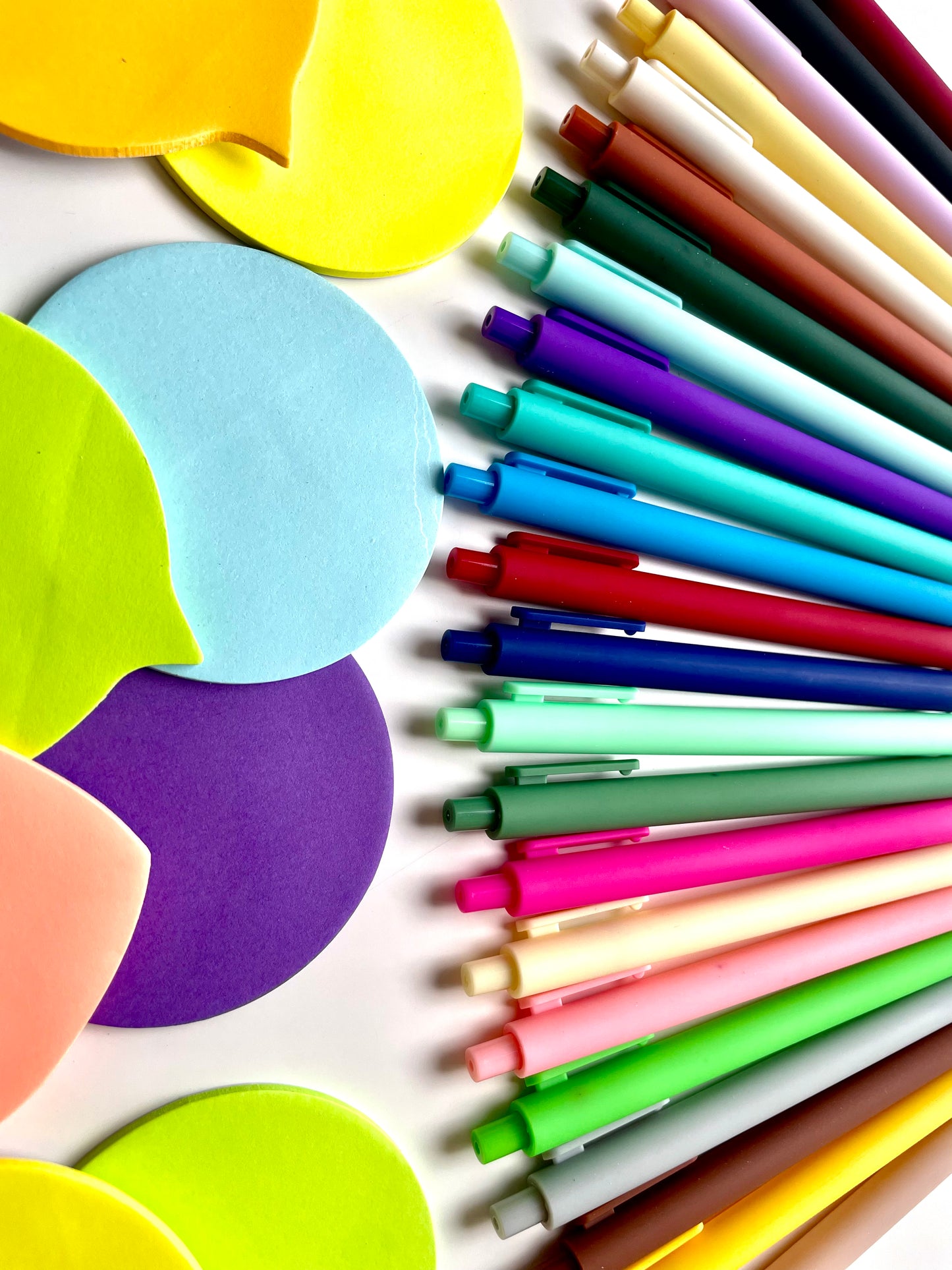 Bolígrafos de Colores en Tinta Negra - Paquete Variado