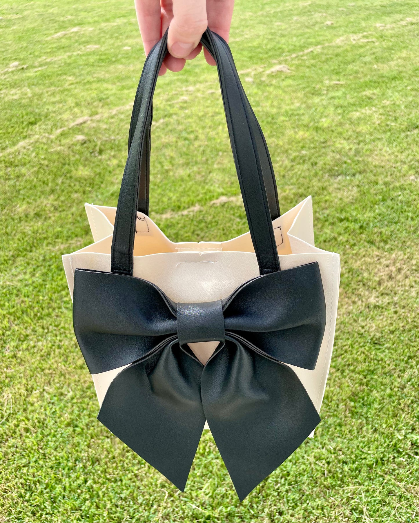 Cartera con Lazo Vintage en Cuero Sintético con Hebilla Magnética