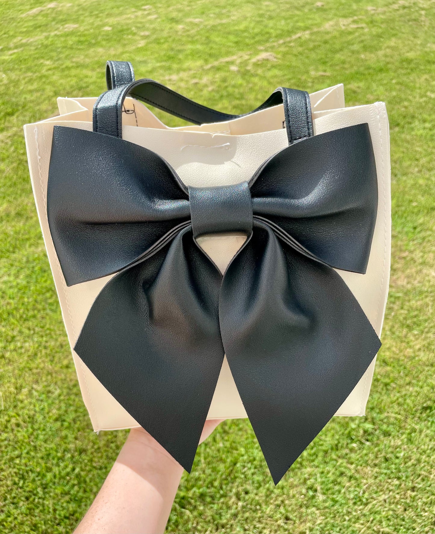 Cartera con Lazo Vintage en Cuero Sintético con Hebilla Magnética