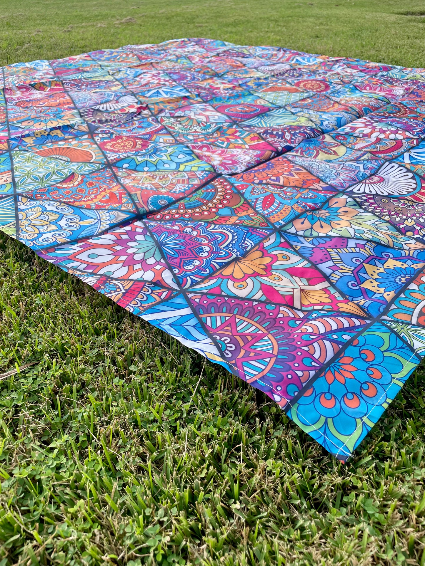 Waterproof Mandala Blanket, Lightweight and Easy to Carry