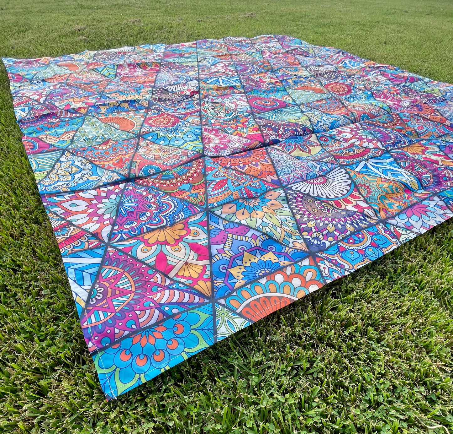Waterproof Mandala Blanket, Lightweight and Easy to Carry