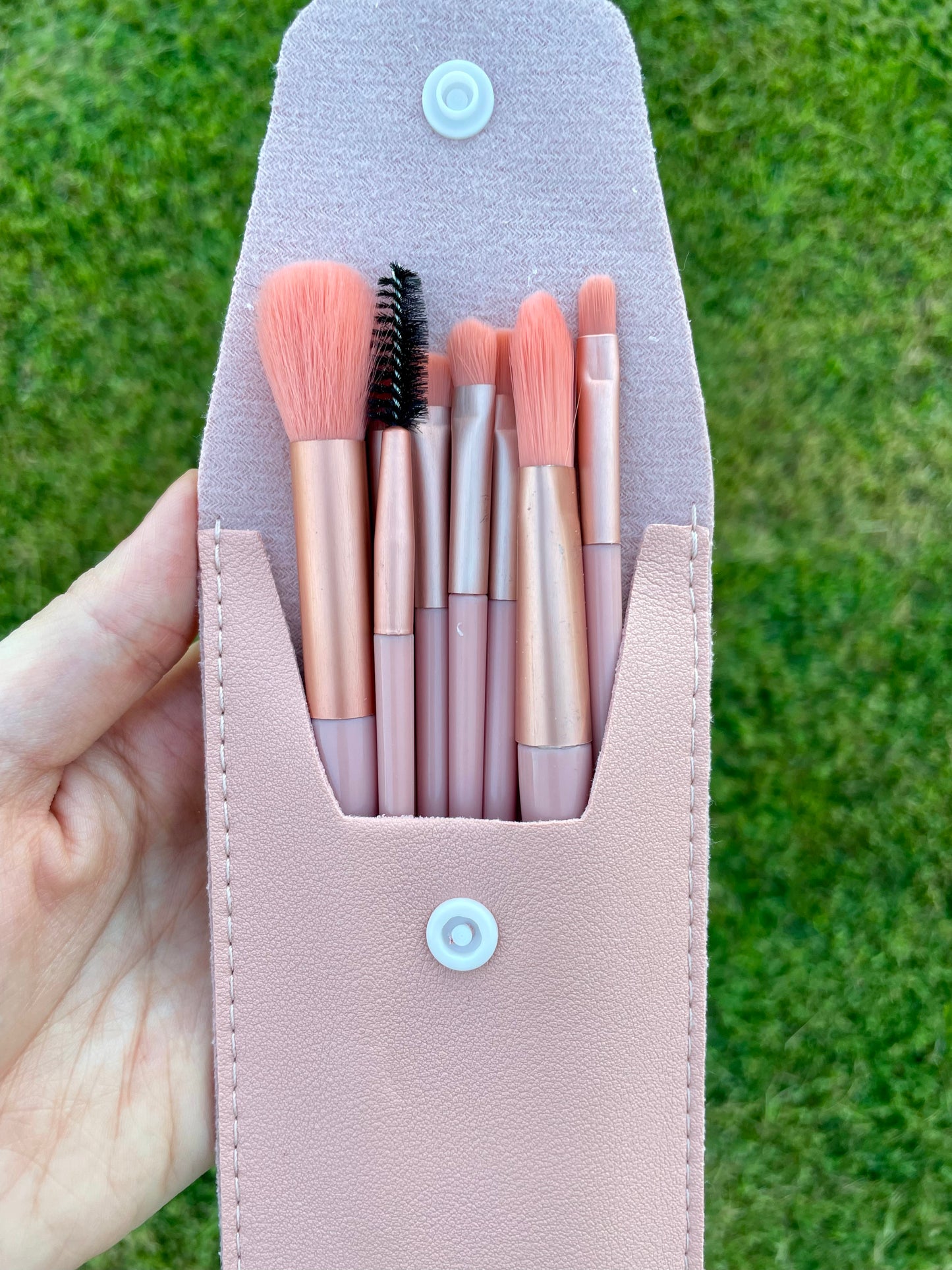 Juego de 8 brochas de maquillaje portátil