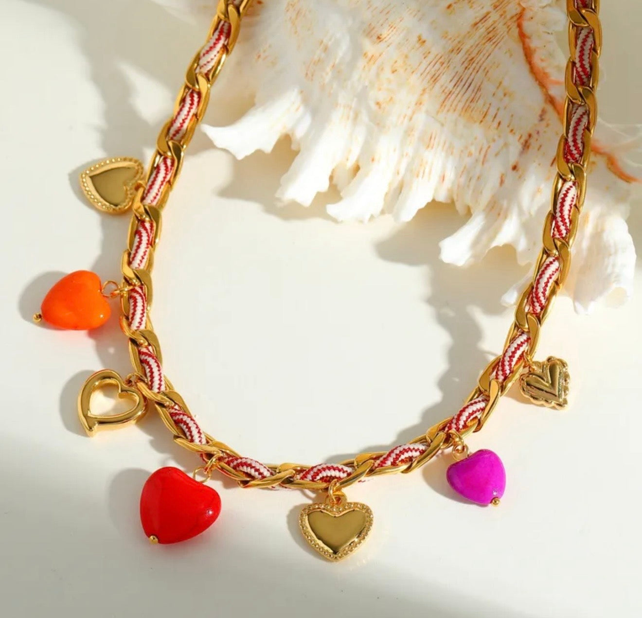 Collar de Corazones con Diseño en Tela