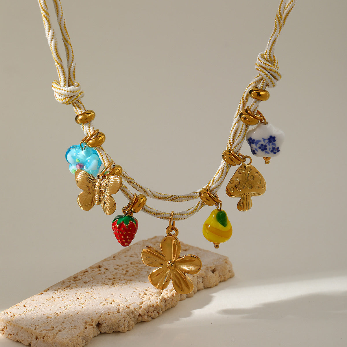 Collar con Cuentas en Vidrio de Colores