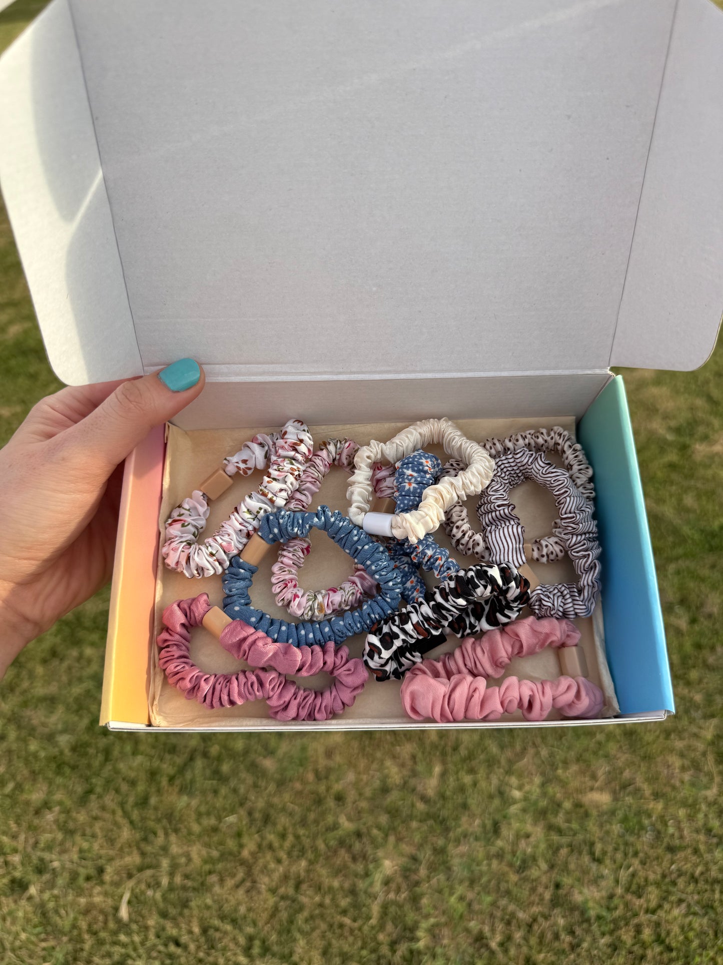 Caja Surtida de Scrunchies - 10 Unidades