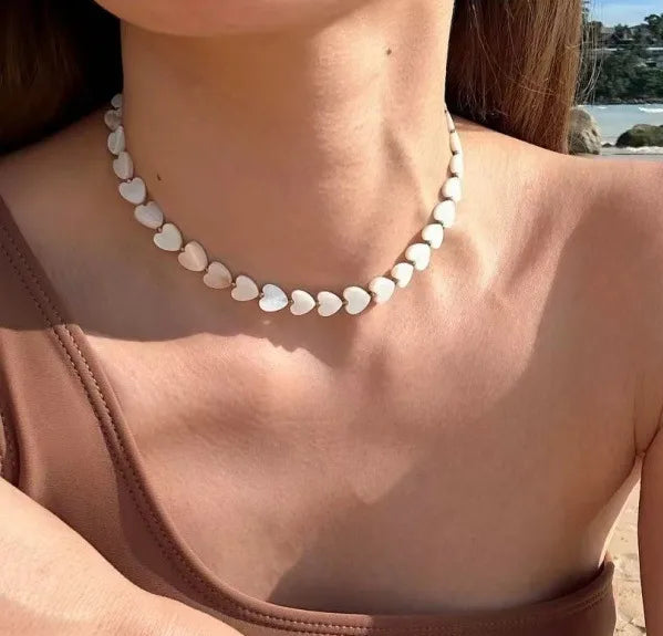 Collar de Corazones Blancos