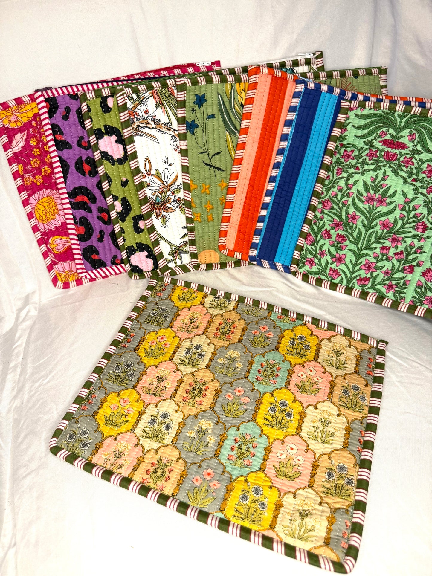 Cartuchera Protectora - iPads, libros o agendas (Variedad)
