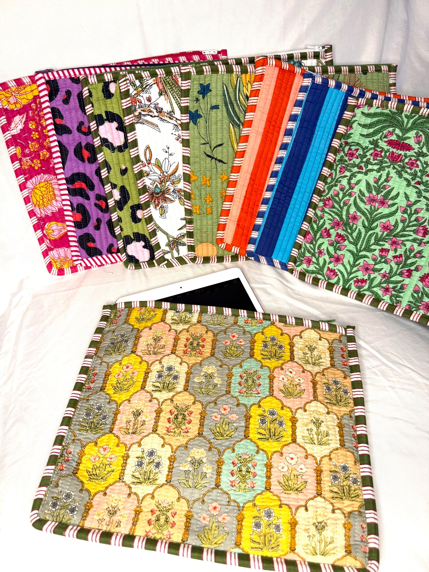 Cartuchera Protectora - iPads, libros o agendas (Variedad)