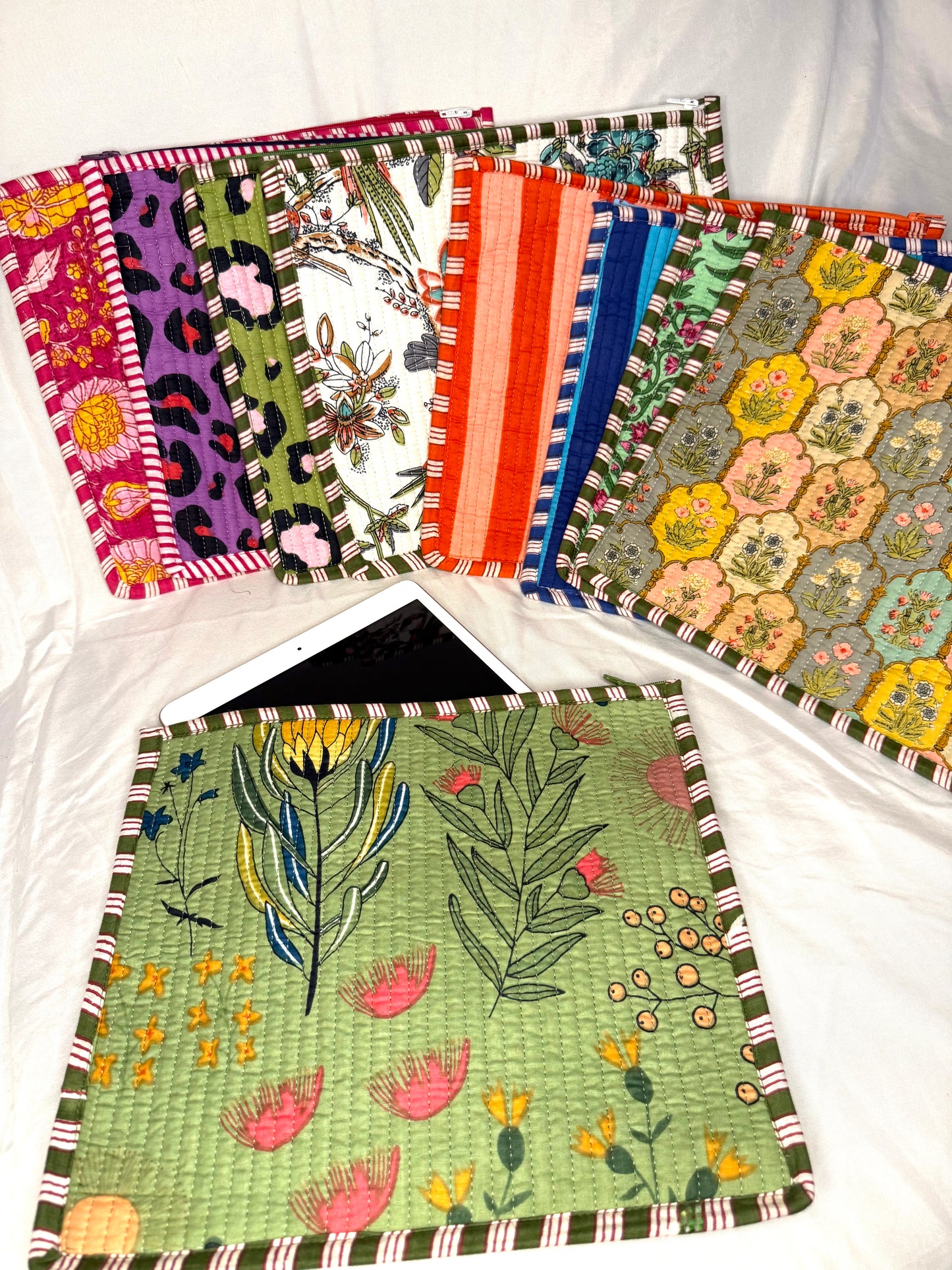 Cartuchera Protectora - iPads, libros o agendas (Variedad)