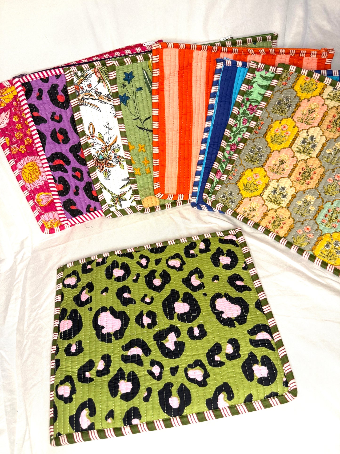 Cartuchera Protectora - iPads, libros o agendas (Variedad)