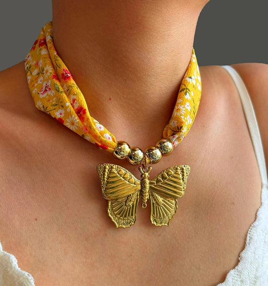 Collar con Diseño de Mariposa