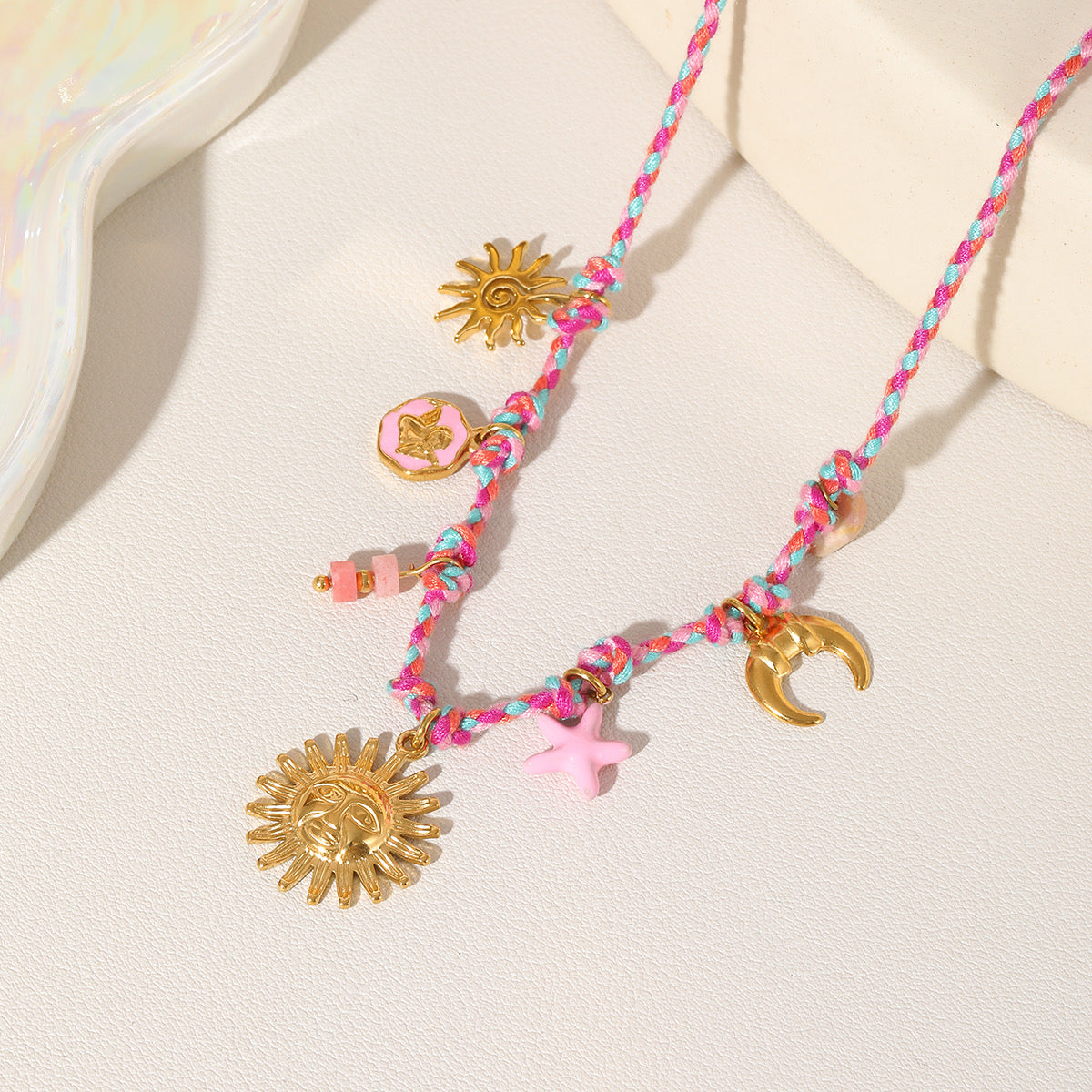 Collar con Diseño de Soles