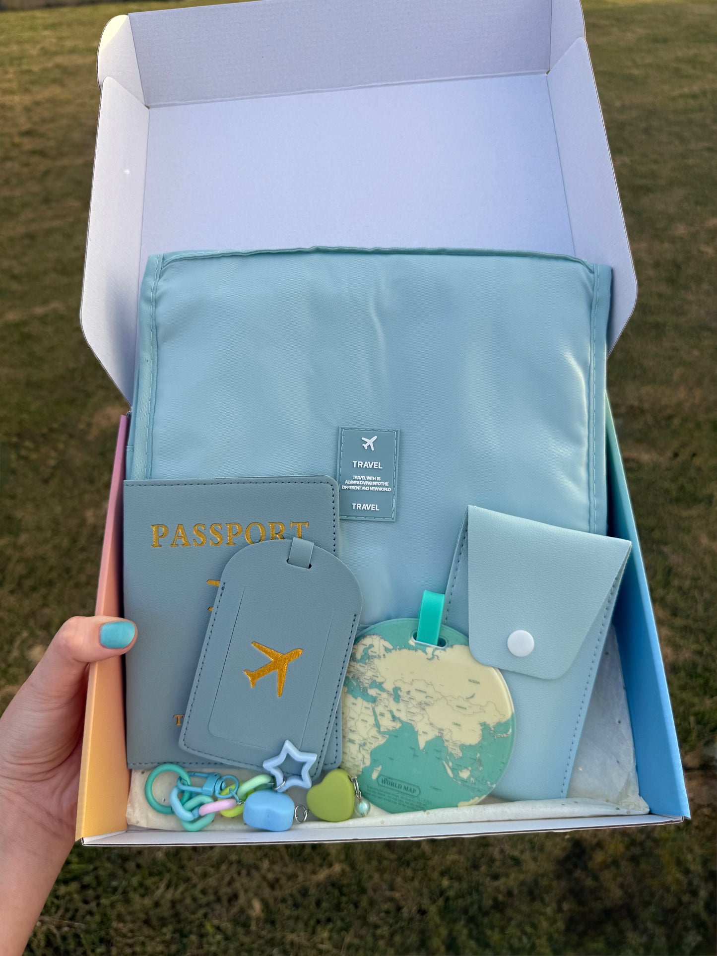 Caja Surtida con Artículos de Viaje (Azul o Rosa) - 6 Unidades