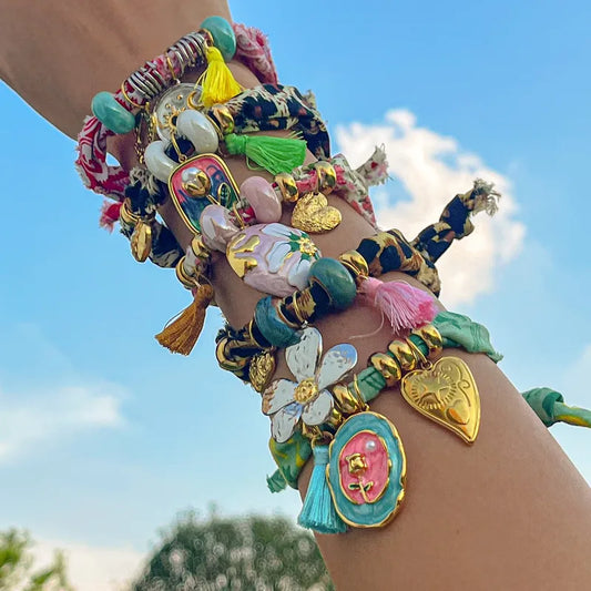 Pulseras de Mano Ajustables con Diseño en Tela (Variedad)